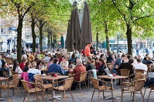 Een terras met live muziek is als een taart met slagroom.... héérlijk !